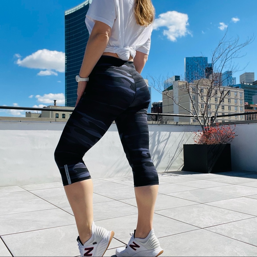 Andrew Marc NY Camo Leggings Pants Performance Crop - Picture 6 of 16